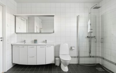 Tips för att få maximal funktion i ett familjebadrum